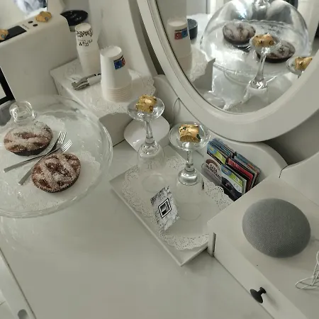 White | Enjoy Naples, The Cleanest Way 3* Nápoly