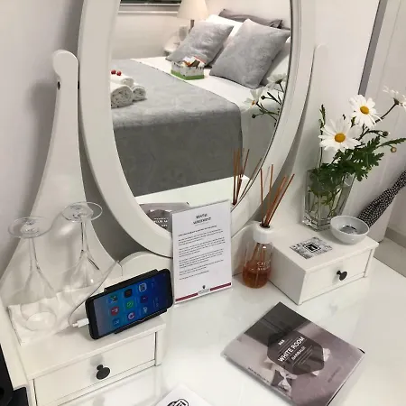 White | Enjoy Naples, The Cleanest Way 3*
