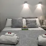 White | Enjoy Naples, The Cleanest Way 3*